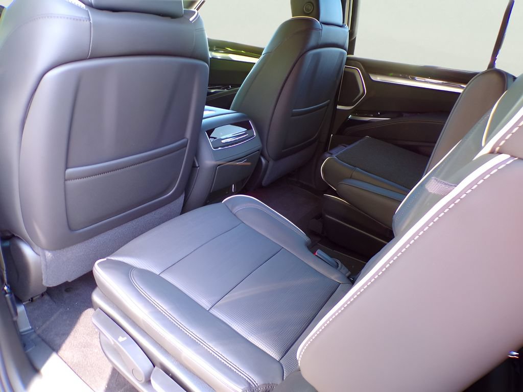 New 2026 Cadillac Escalade Luxury w/ Touring Package AWD/4WD image 8