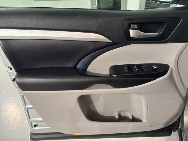 Used 2019 Toyota Highlander XLE image 22