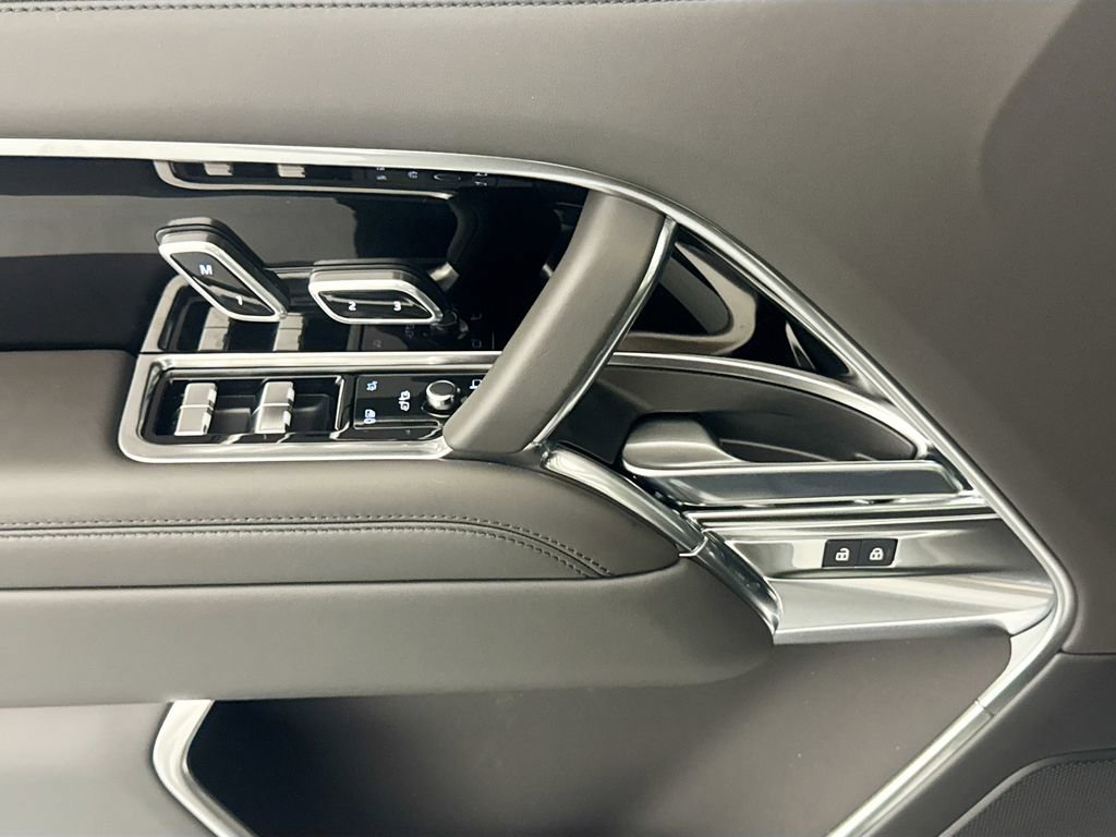 New 2026 Land Rover Range Rover SE image 17