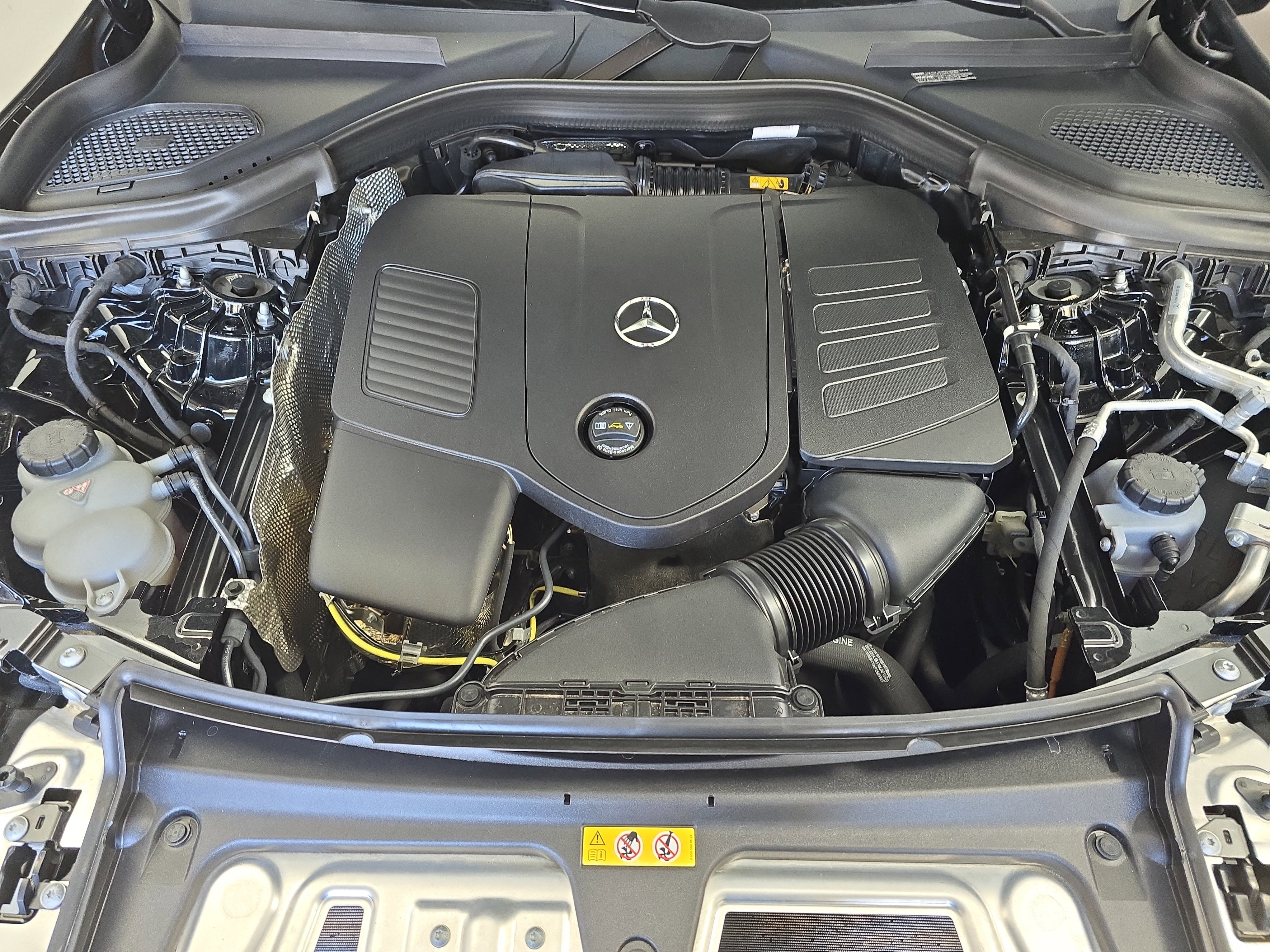 Used 2025 Mercedes-Benz GLC 300 4MATIC image 30