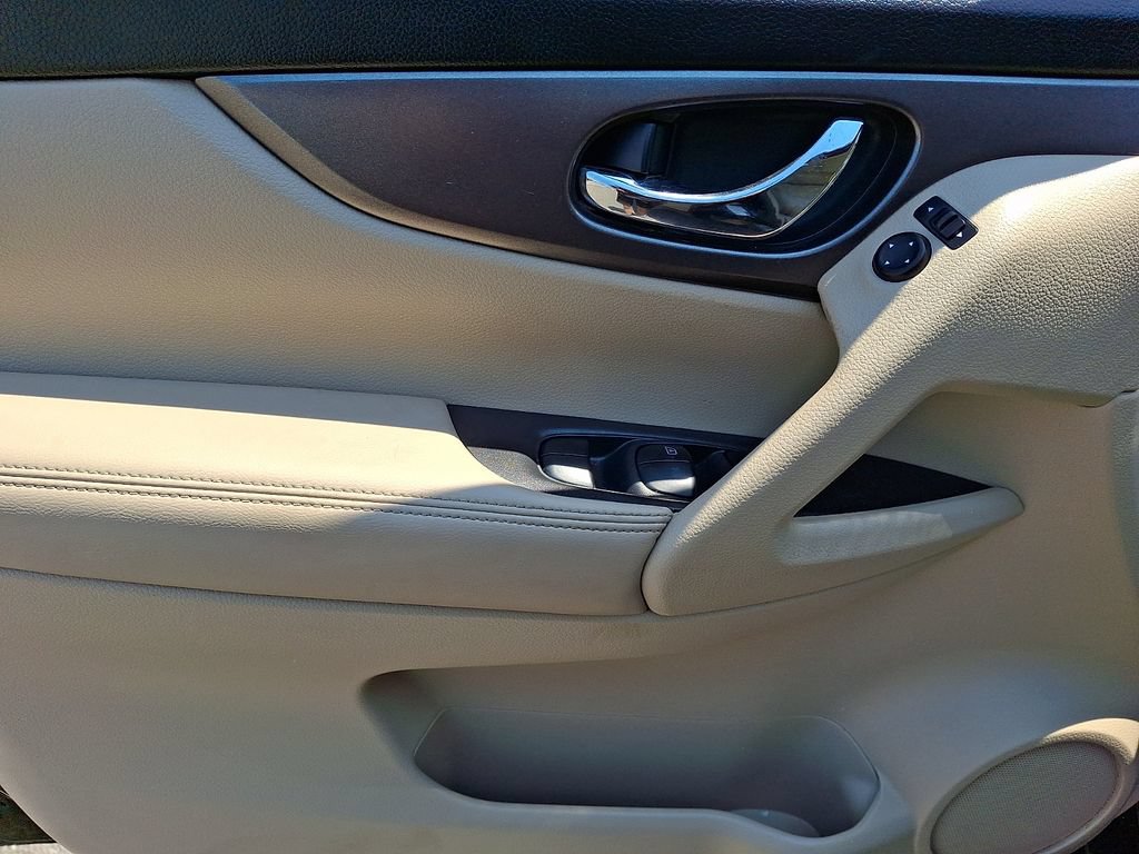 Used 2015 Nissan Rogue S AWD/4WD image 12