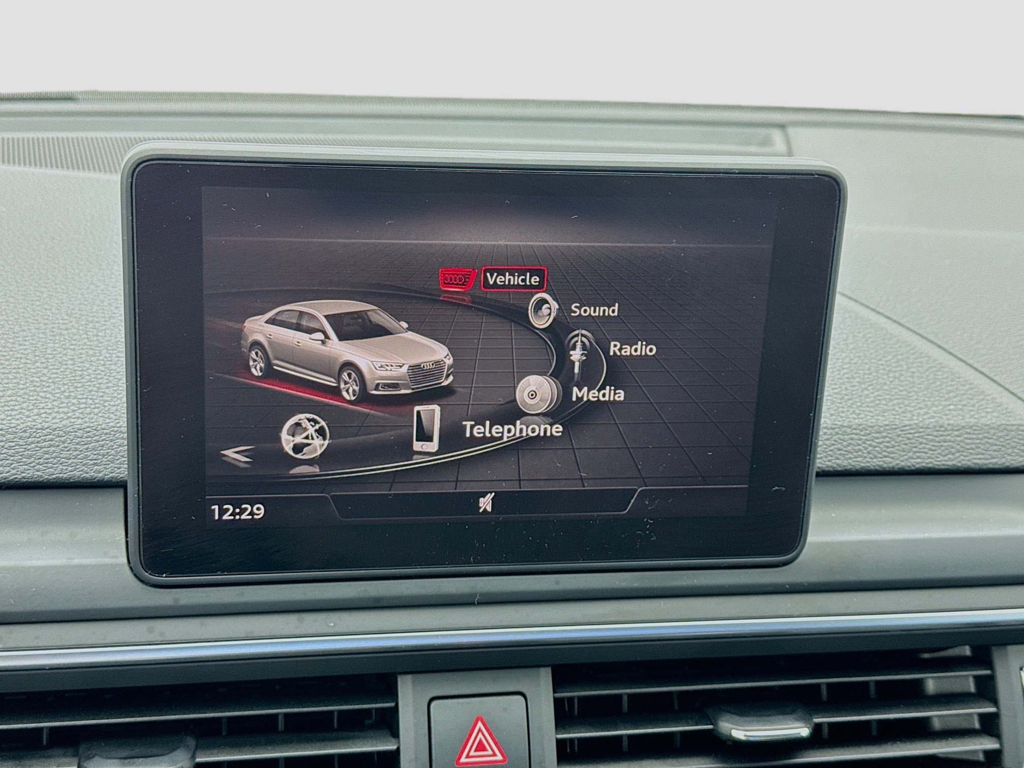 Used 2019 Audi A4 2.0T Premium image 9