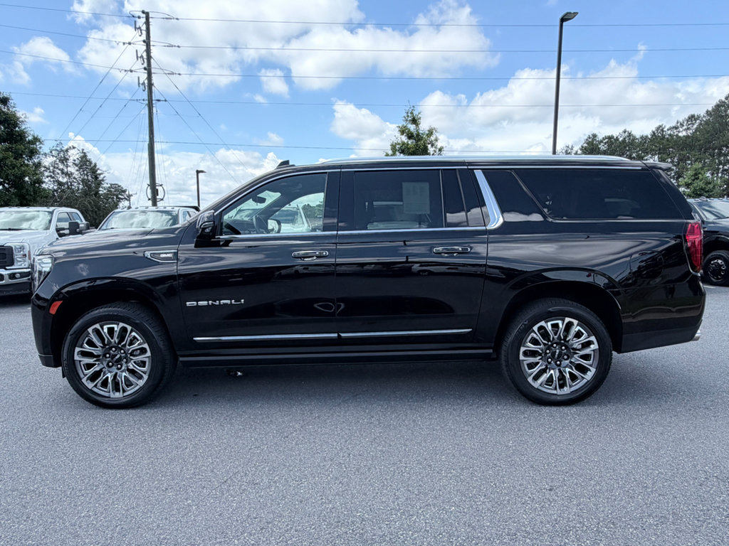 Used 2023 GMC Yukon XL Denali Ultimate AWD/4WD image 5