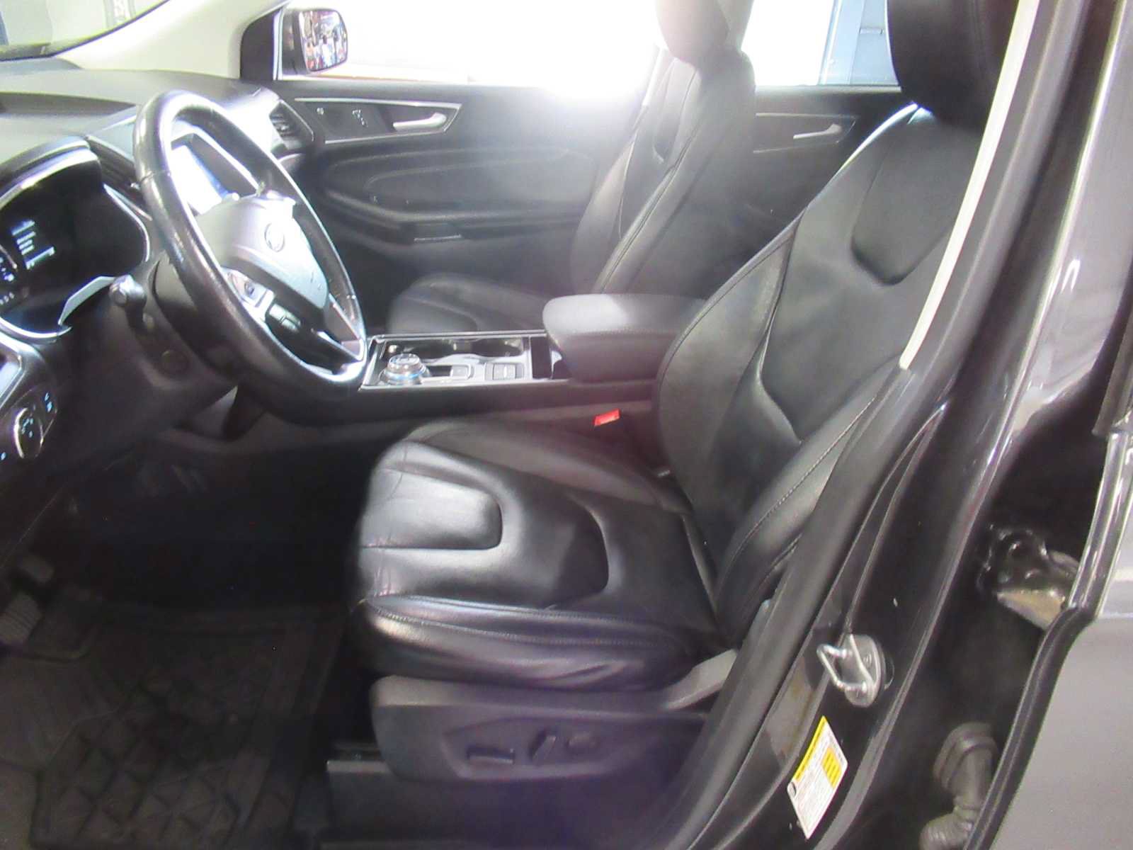 Used 2020 Ford Edge Titanium FWD image 13