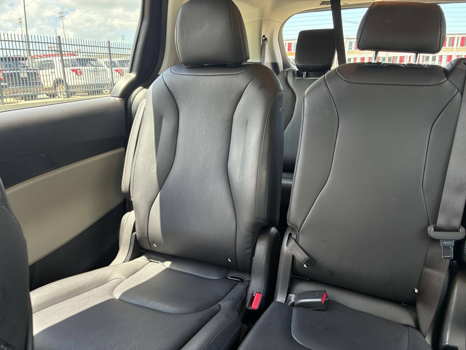Used 2026 Kia Carnival FWD image 38