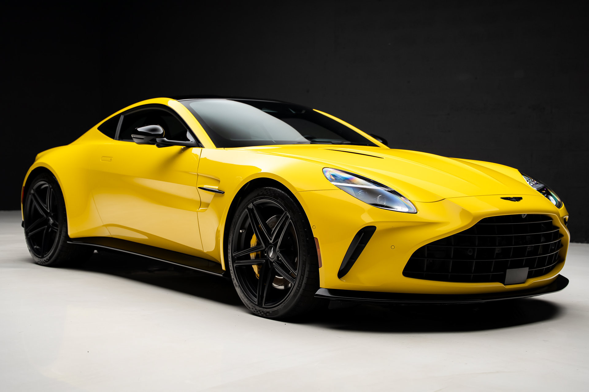 Used 2025 Aston Martin V8 Vantage Coupe RWD image 74