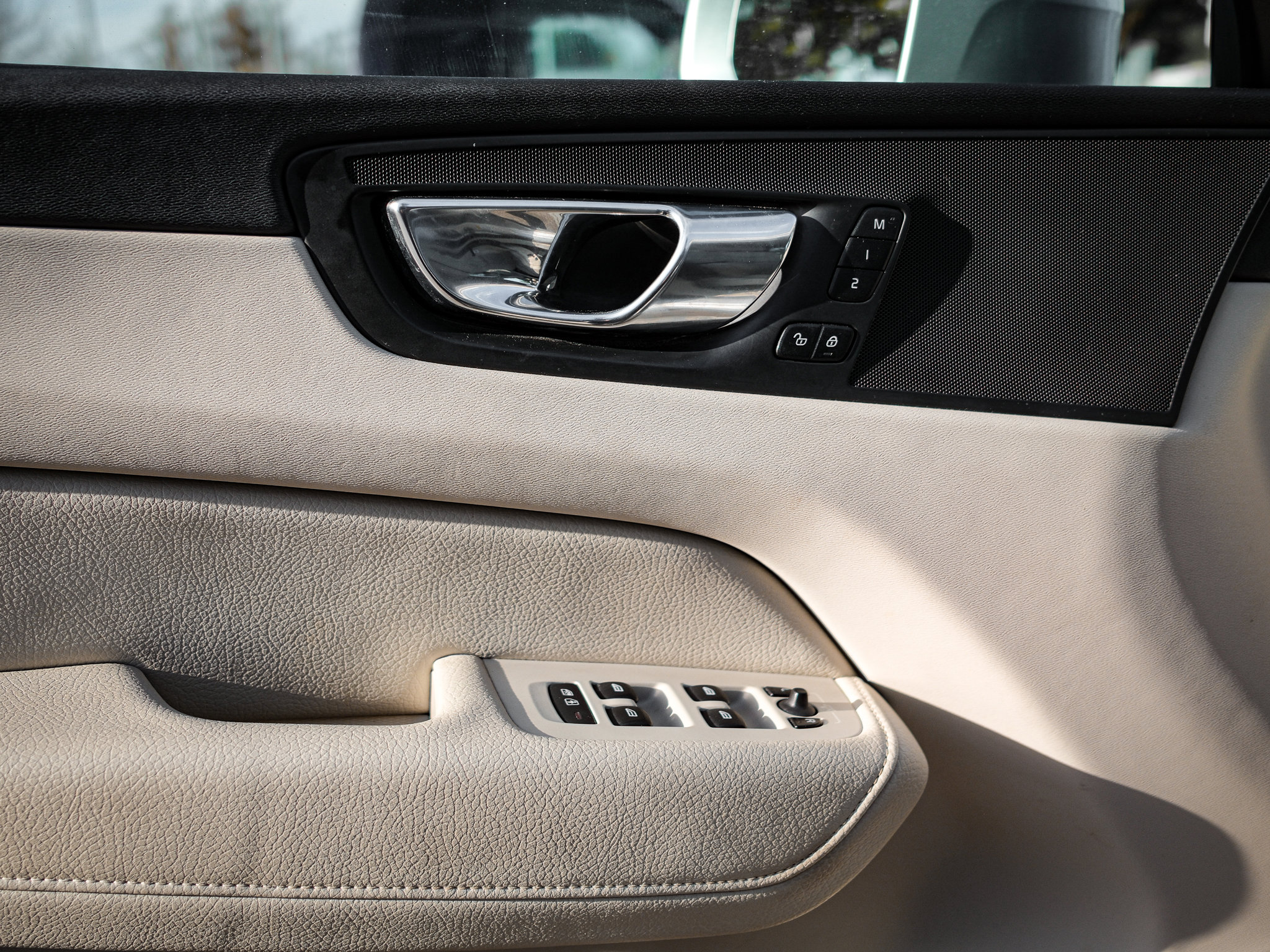 Used 2020 Volvo XC60 T6 Momentum image 15