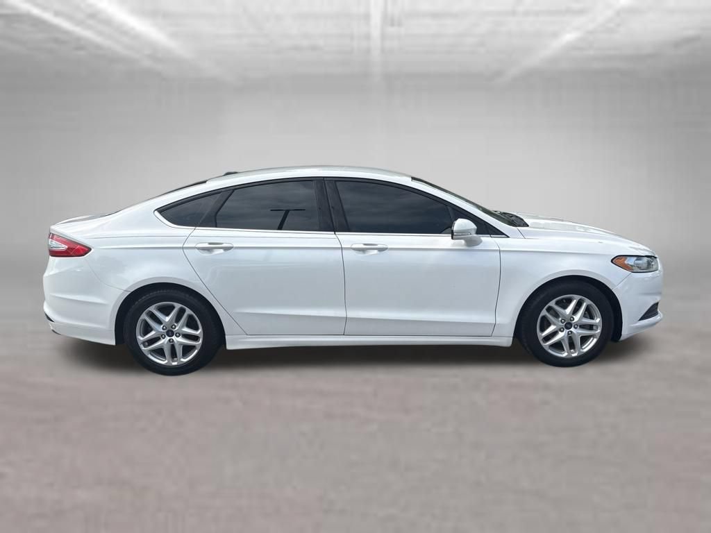 Used 2016 Ford Fusion SE FWD image 5