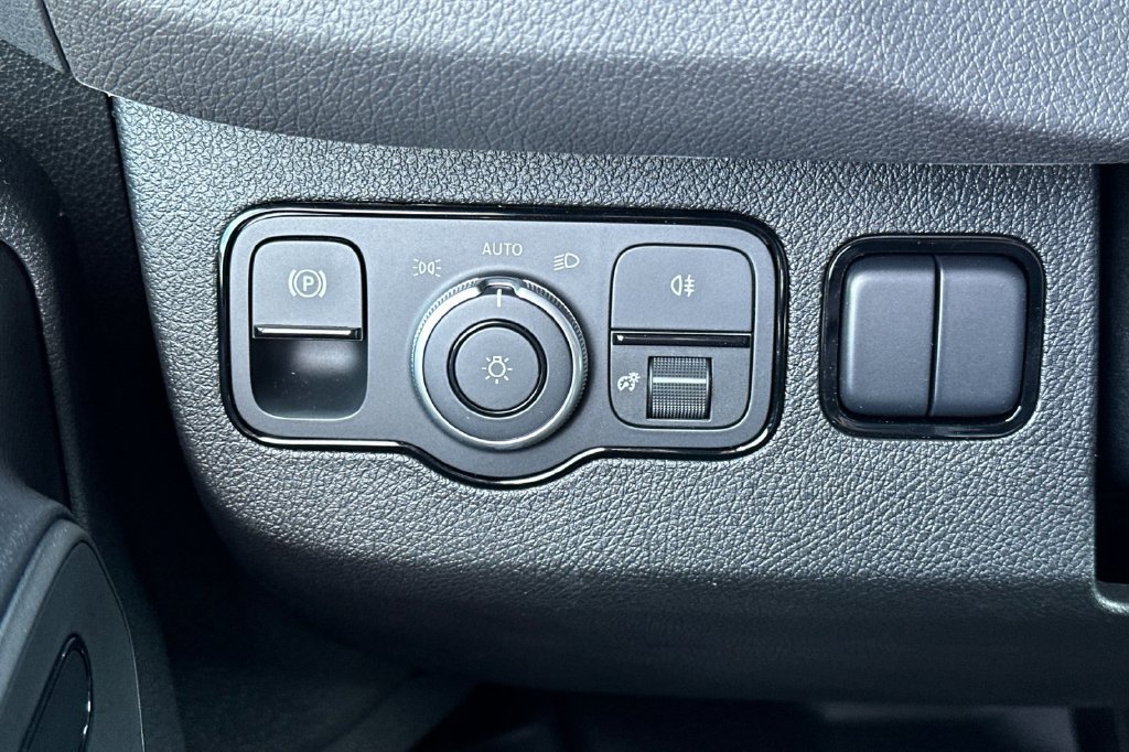 Used 2025 Mercedes-Benz Sprinter 2500 image 30