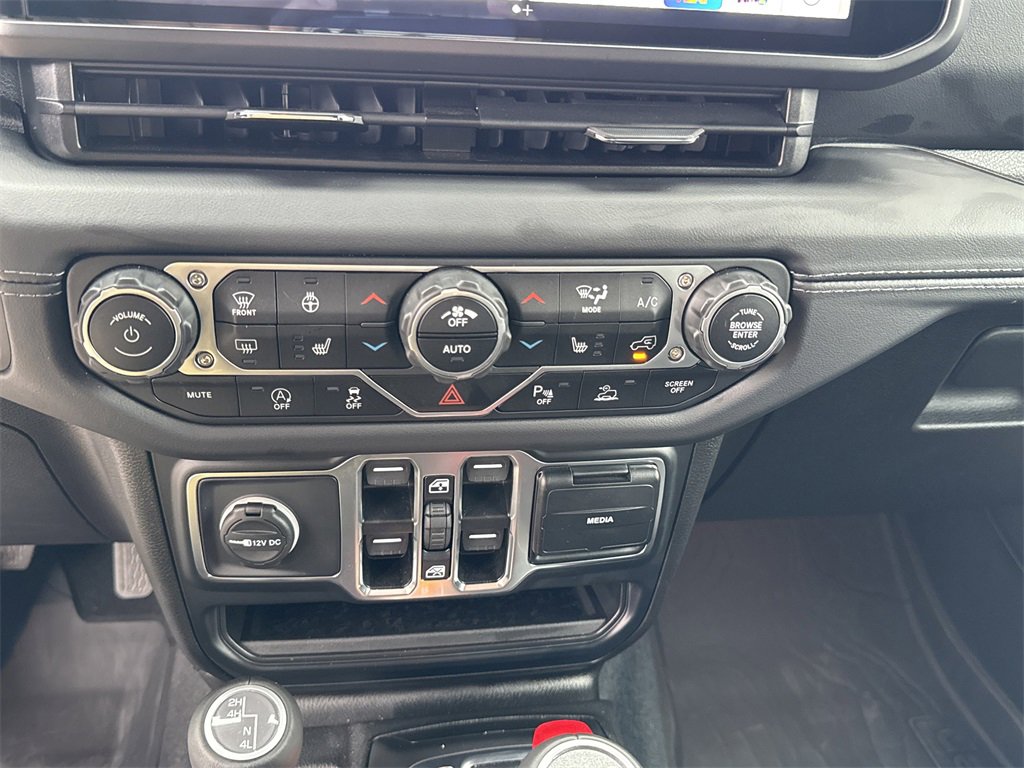 Certified 2025 Jeep Wrangler Sahara w/ Safety Group image 27