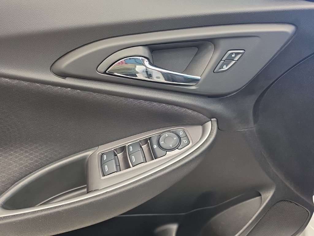 Used 2025 Chevrolet Malibu RS FWD image 35