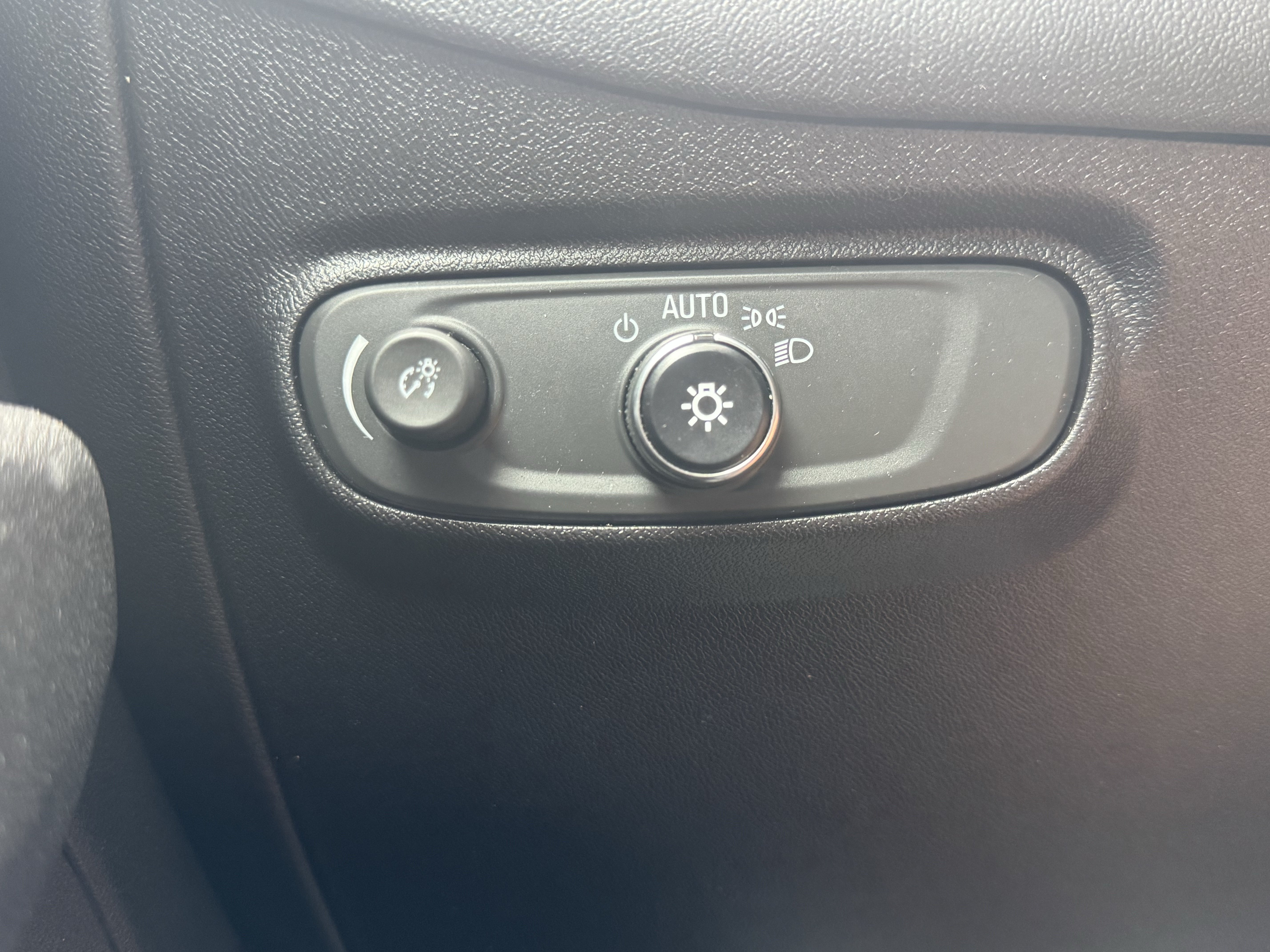 Used 2018 Chevrolet Equinox LT AWD/4WD image 30