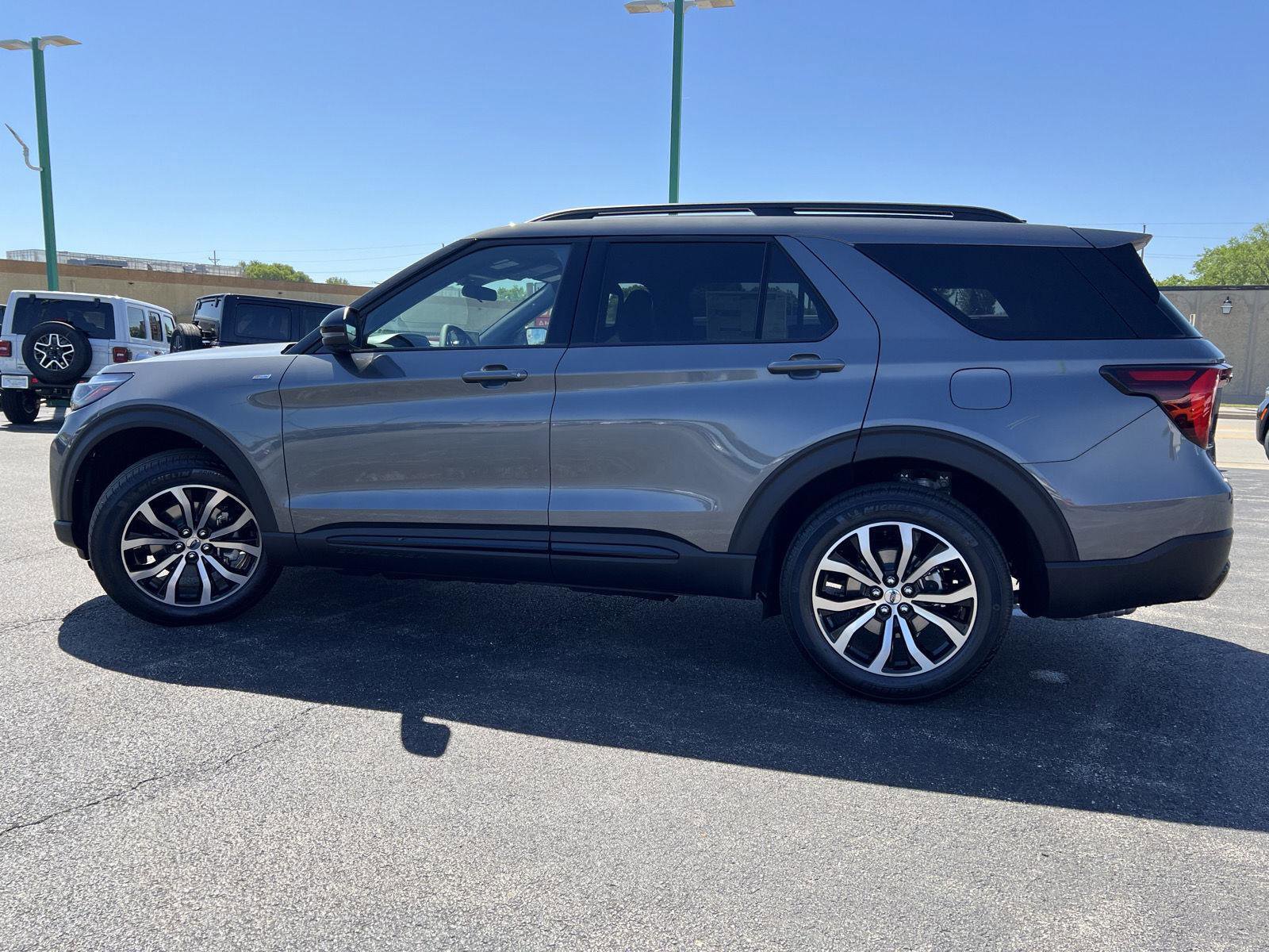 New 2026 Ford Explorer ST-Line AWD/4WD image 11