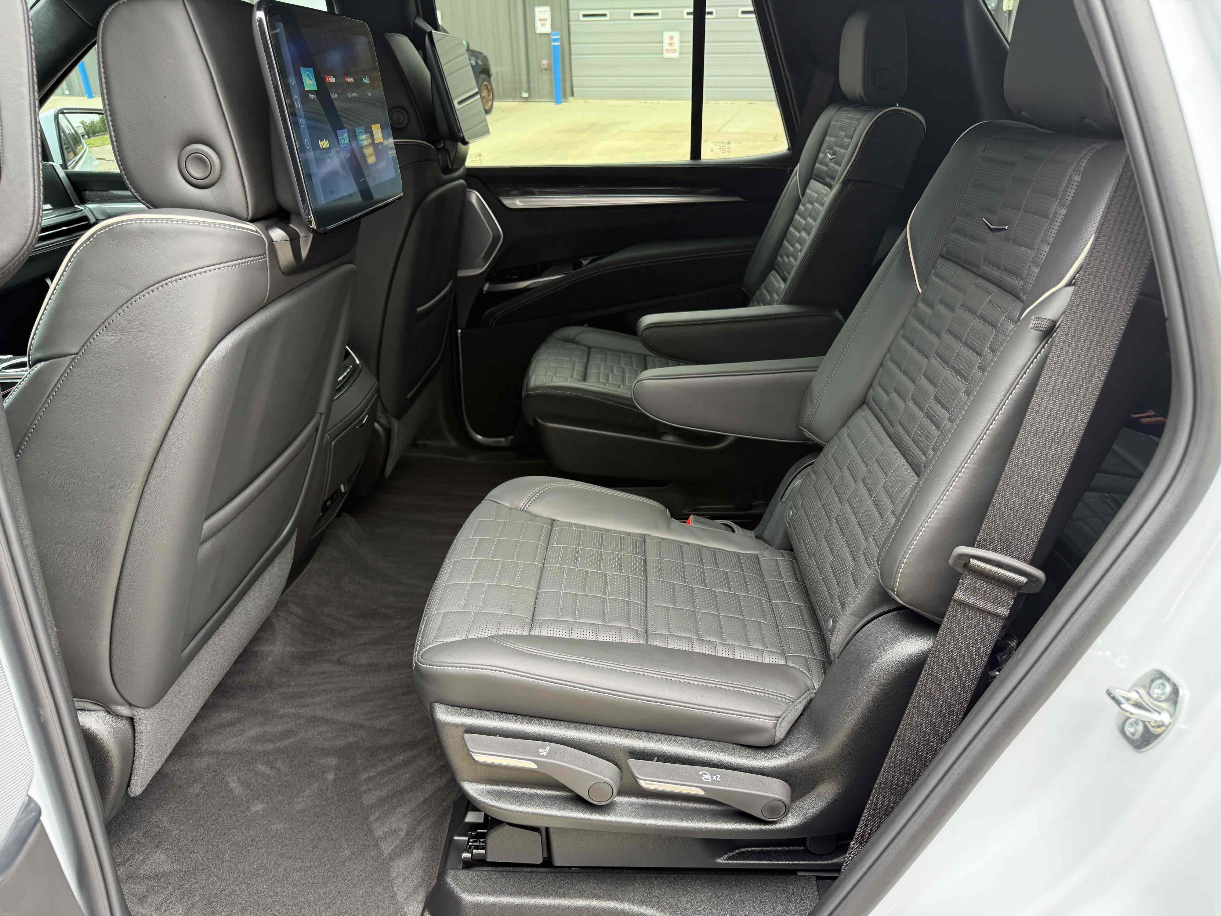 Used 2026 Cadillac Escalade V w/ LPO, ONYX Package AWD/4WD image 77