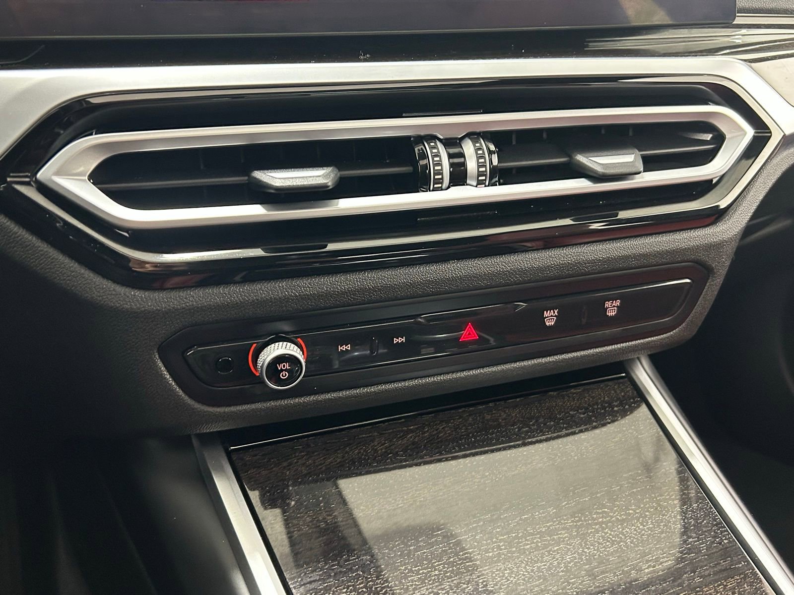 Used 2023 BMW 330i xDrive Sedan w/ Premium Package image 19