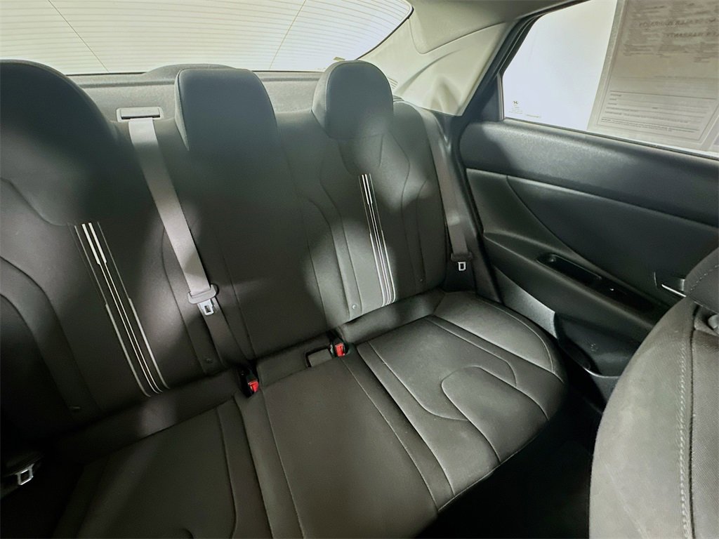 Used 2021 Hyundai Elantra SEL image 14