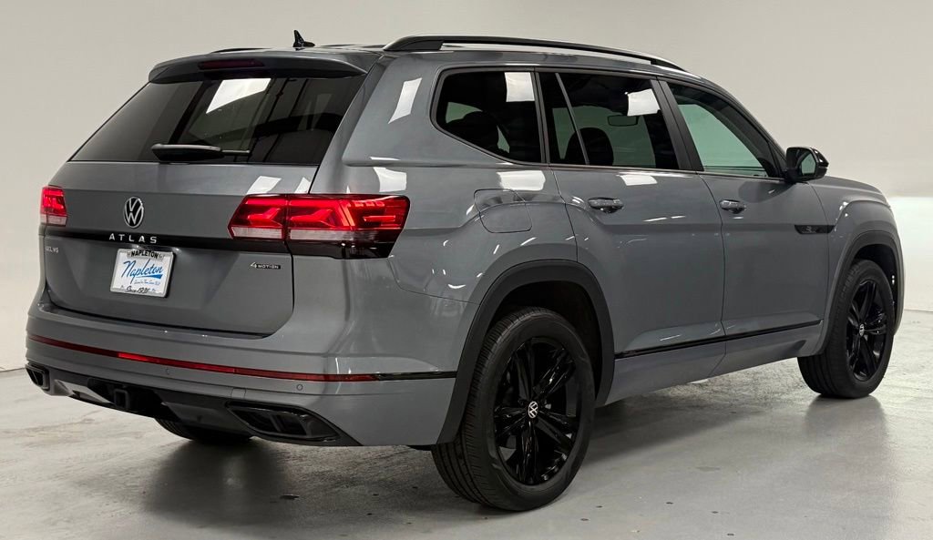 Used 2023 Volkswagen Atlas SEL R-Line AWD/4WD image 3