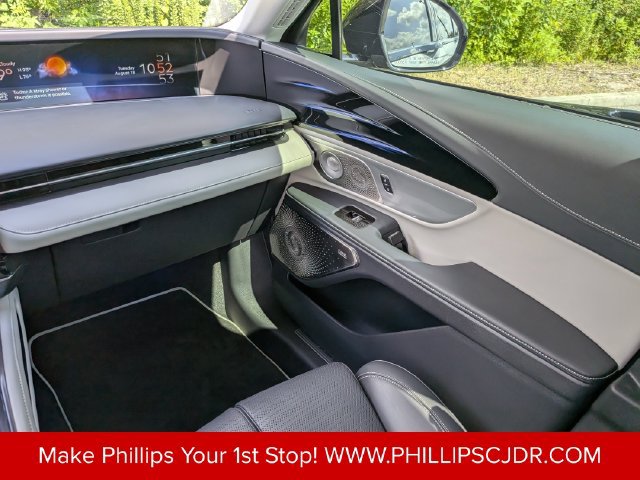 Used 2025 Lincoln Nautilus Reserve AWD/4WD image 16