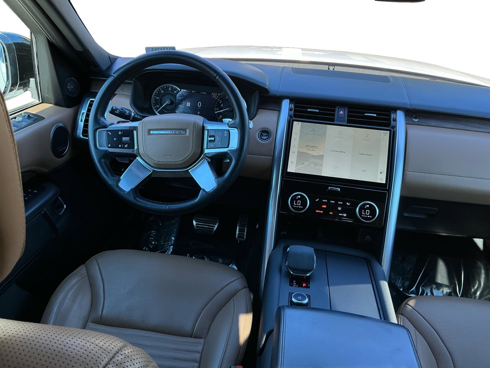 Used 2023 Land Rover Discovery HSE R-Dynamic image 14