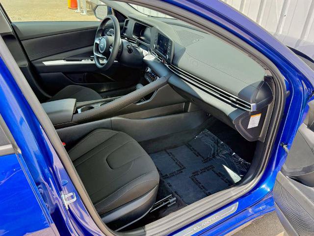 Used 2025 Hyundai Elantra Hybrid FWD image 19