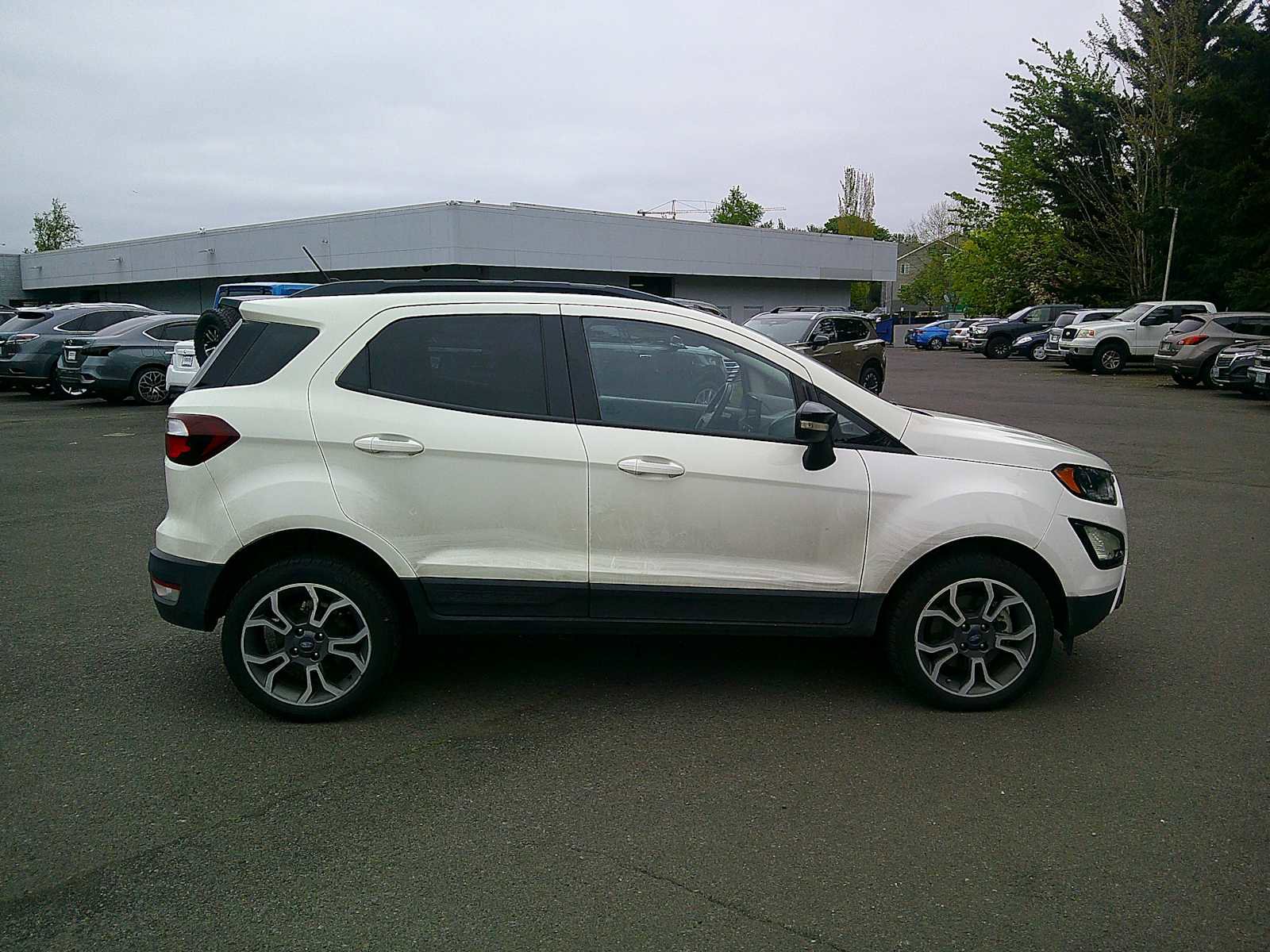 Used 2020 Ford EcoSport SES w/ SES Black Appearance Package AWD/4WD image 6