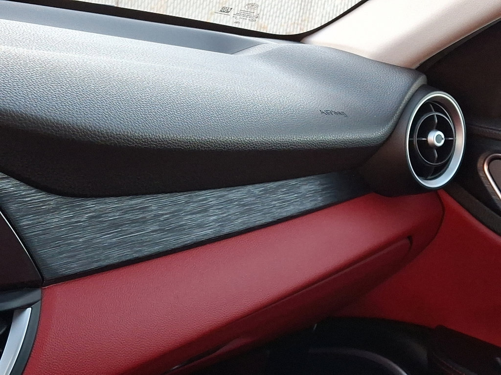 Used 2020 Alfa Romeo Giulia AWD image 31