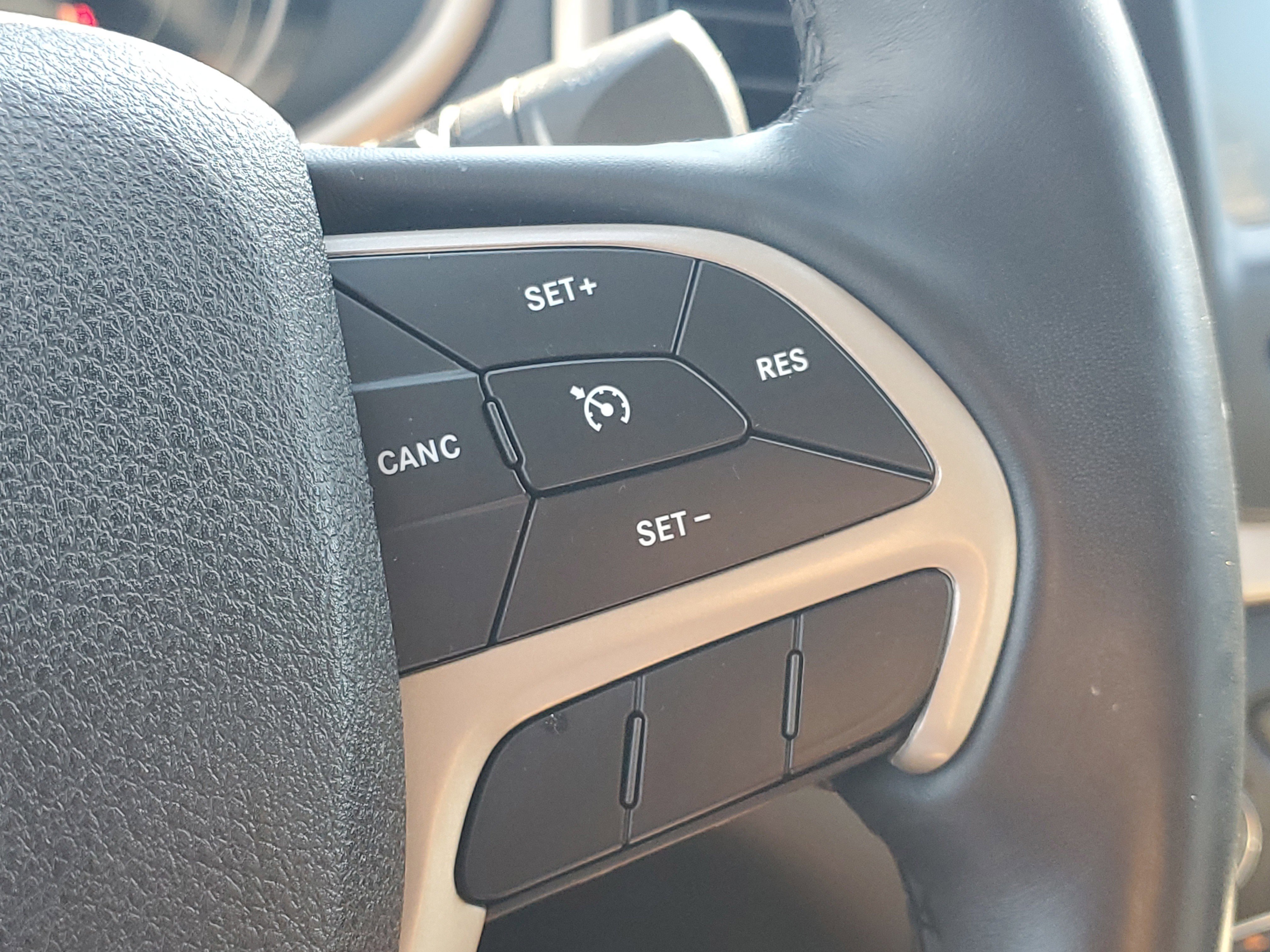 Used 2018 Jeep Cherokee Limited FWD image 24