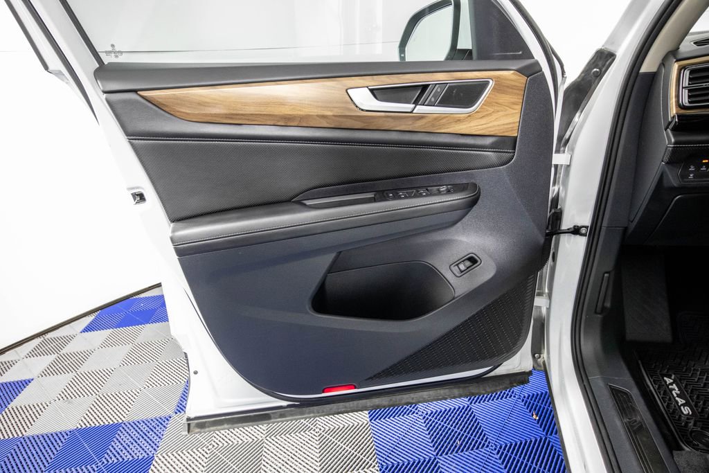 Used 2024 Volkswagen Atlas SE image 15
