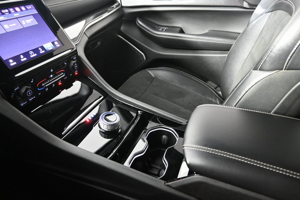 Used 2022 Jeep Grand Cherokee L Altitude image 34