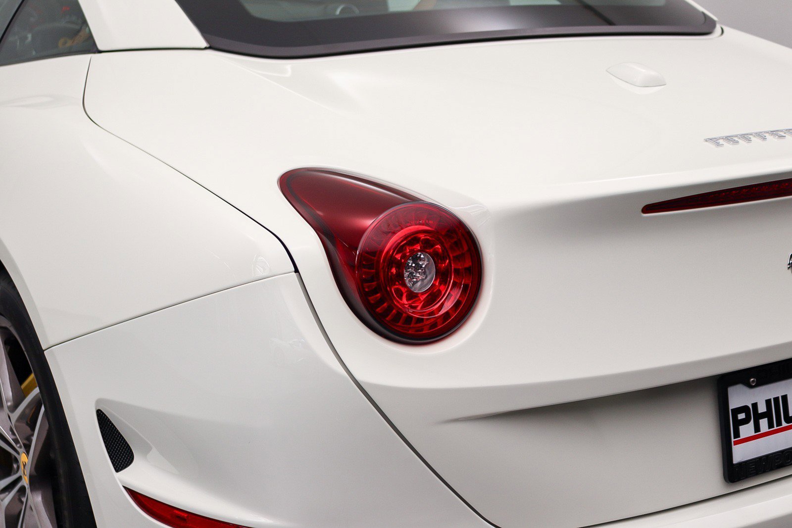 Used 2017 Ferrari California T RWD image 13
