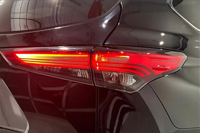 Used 2020 Toyota Highlander Limited image 24
