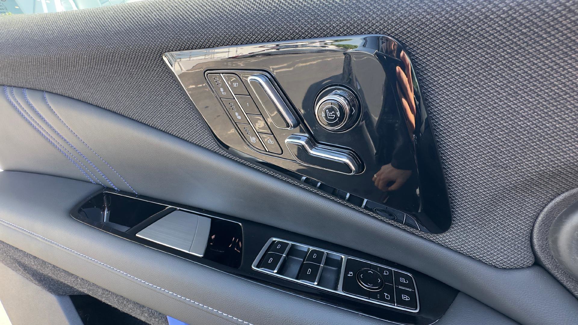 New 2026 Cadillac Optiq V AWD/4WD image 27