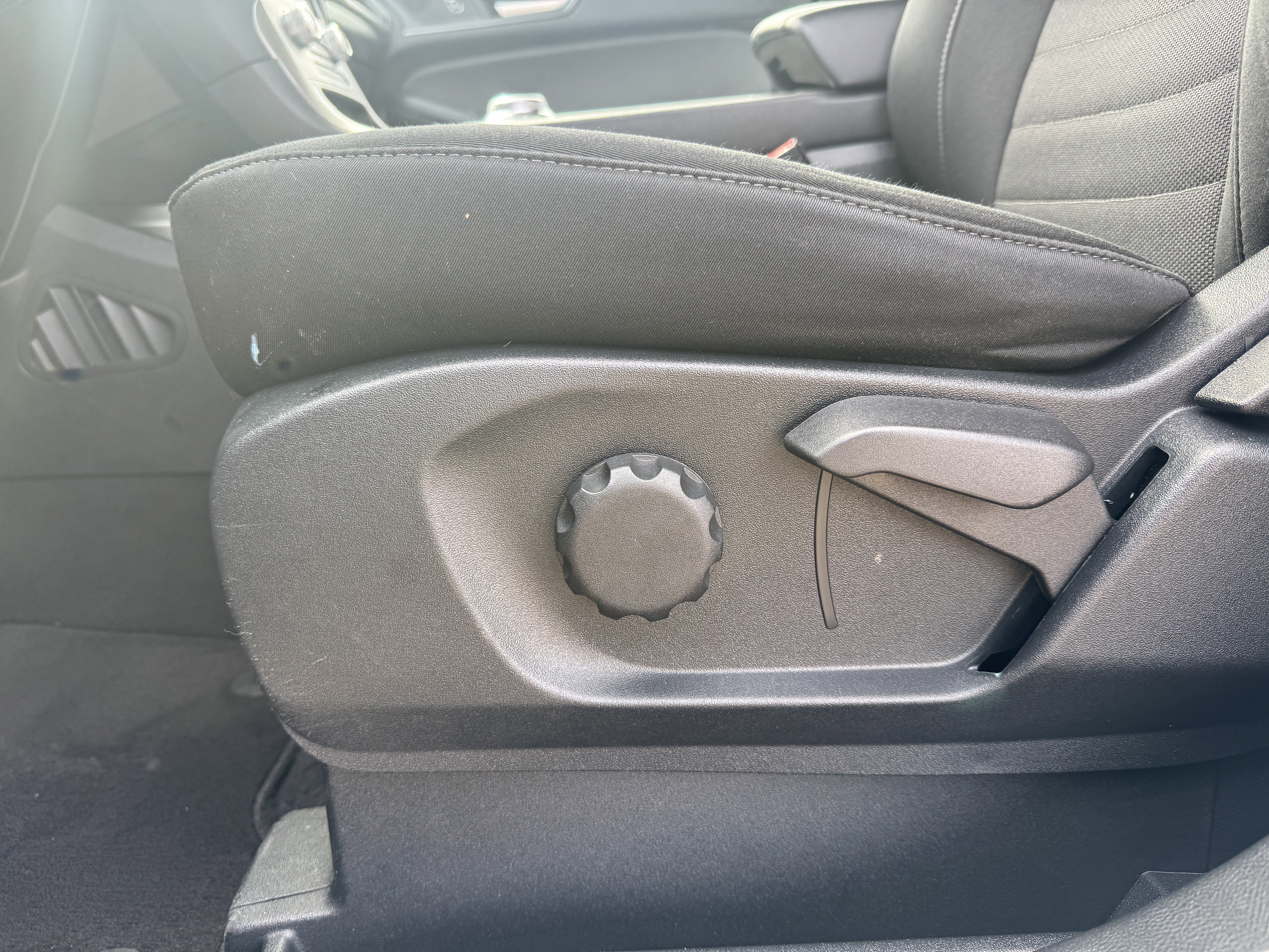 Used 2021 Ford Edge SE image 10