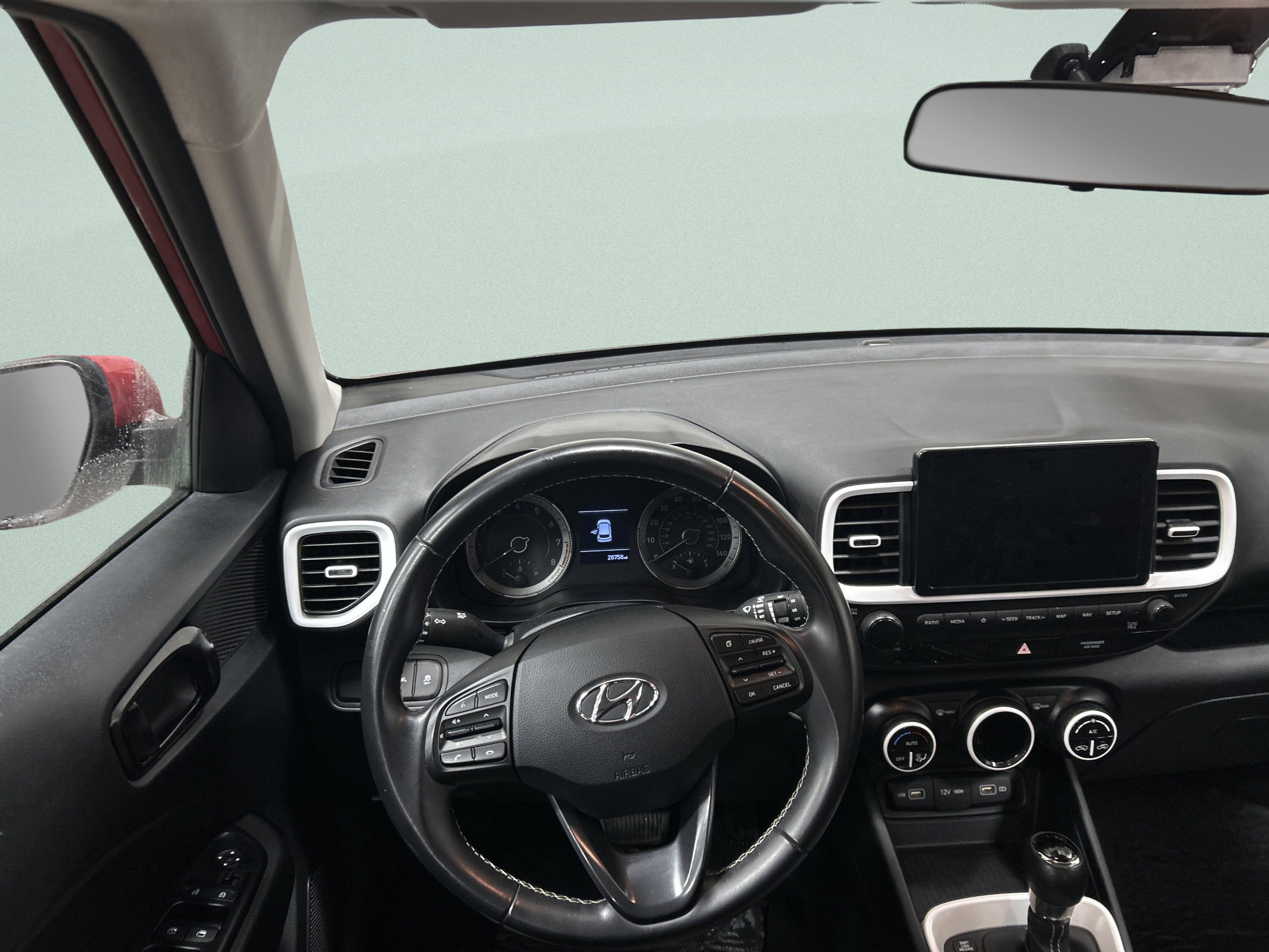 Used 2022 Hyundai Venue Limited FWD image 23