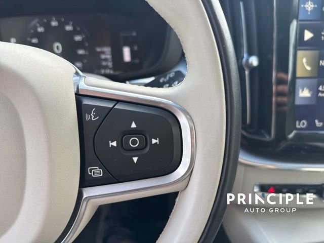 Used 2018 Volvo XC60 T6 Momentum w/ Convenience Package image 20