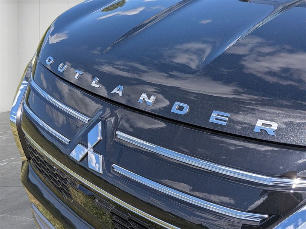 New 2025 Mitsubishi Outlander SE image 10