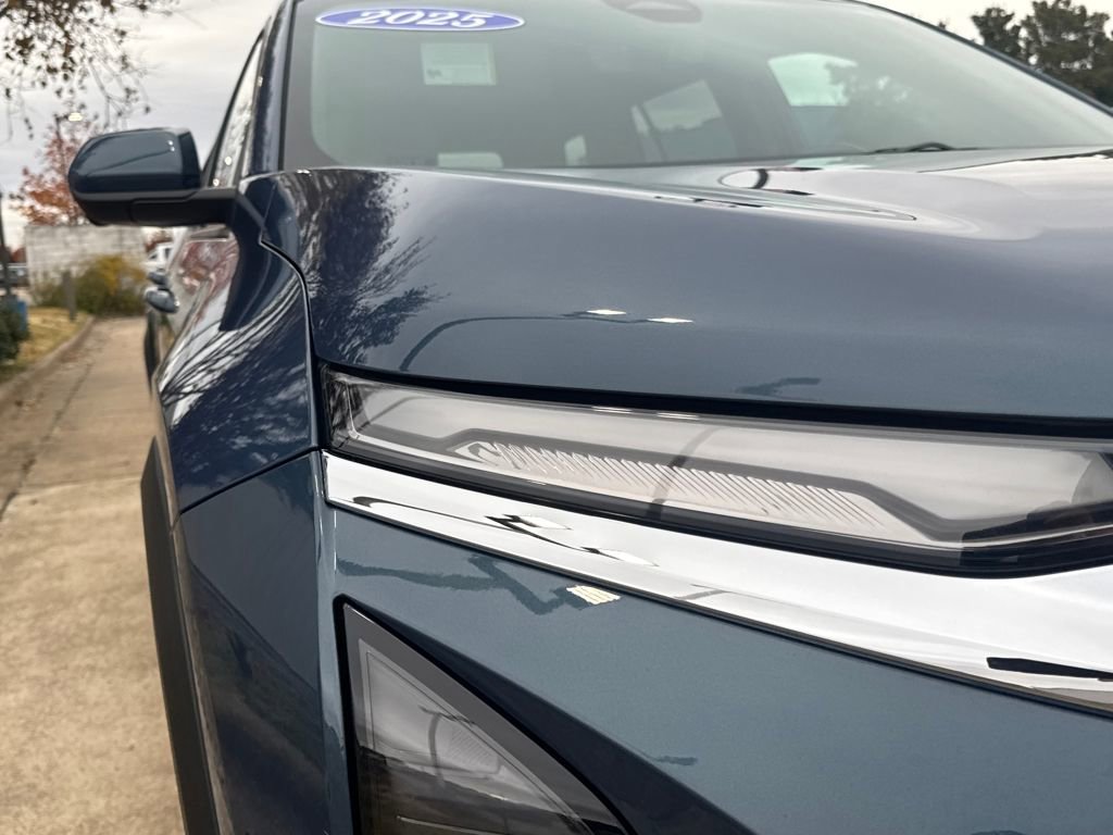 Used 2025 Chevrolet Equinox LT w/ Convenience Package II image 8