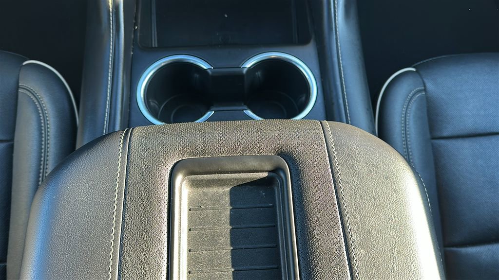 Used 2023 Chevrolet Suburban Premier image 27