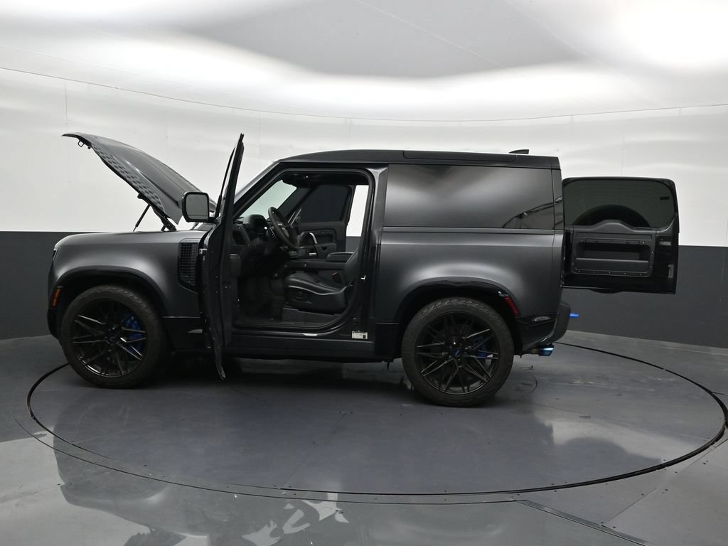 Used 2023 Land Rover Defender 90 V8 AWD/4WD image 32