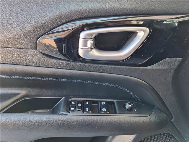Used 2026 Jeep Compass Latitude AWD/4WD image 14