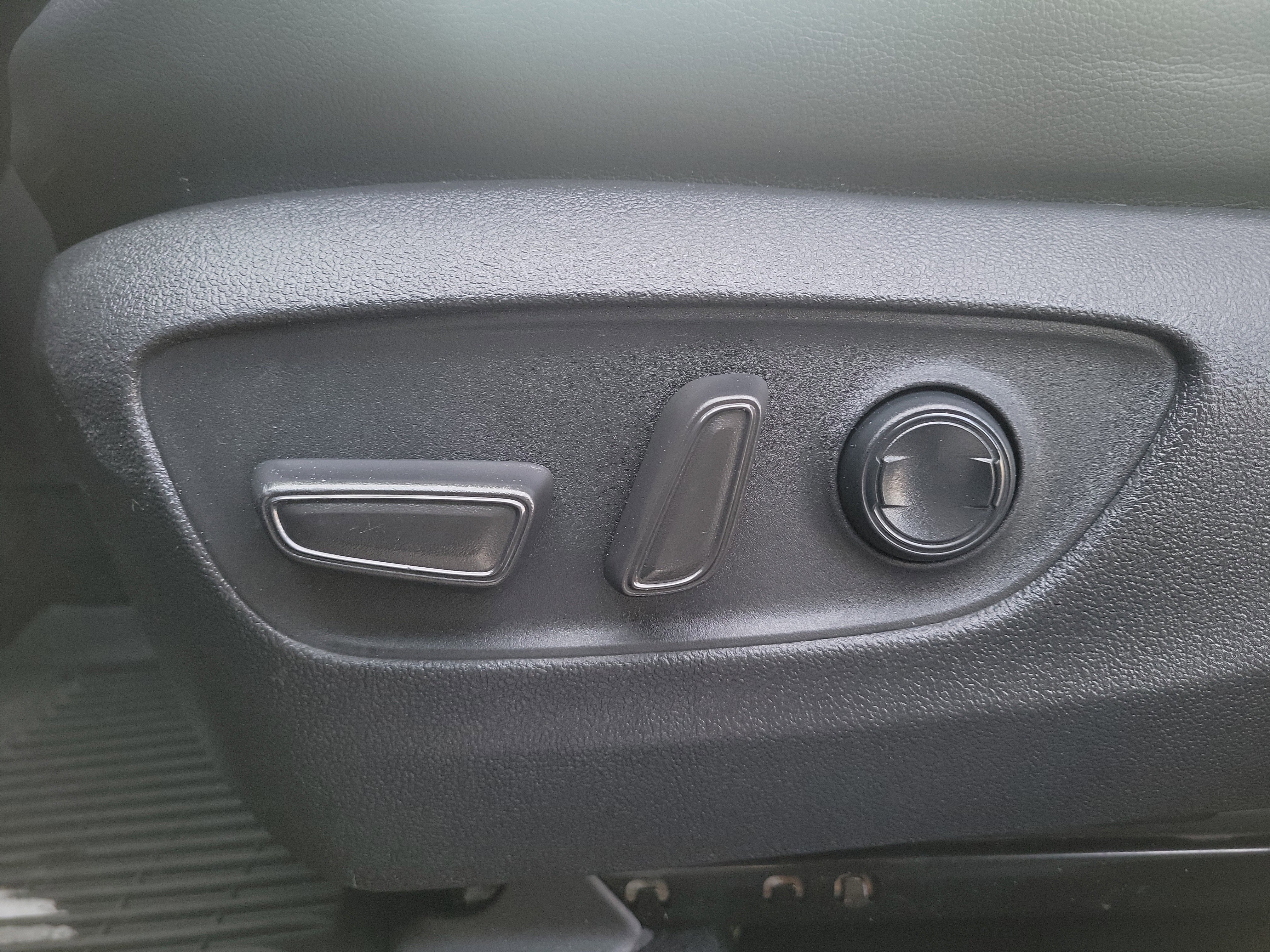 Used 2022 Toyota Highlander XLE image 17