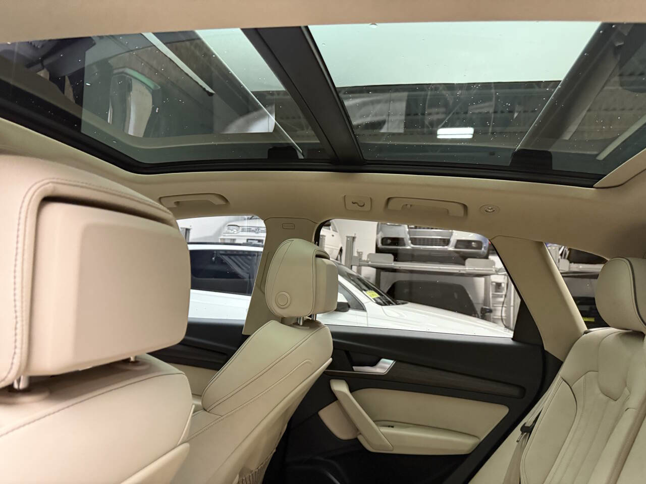 Used 2024 Audi Q5 e Premium w/ Convenience Package image 25