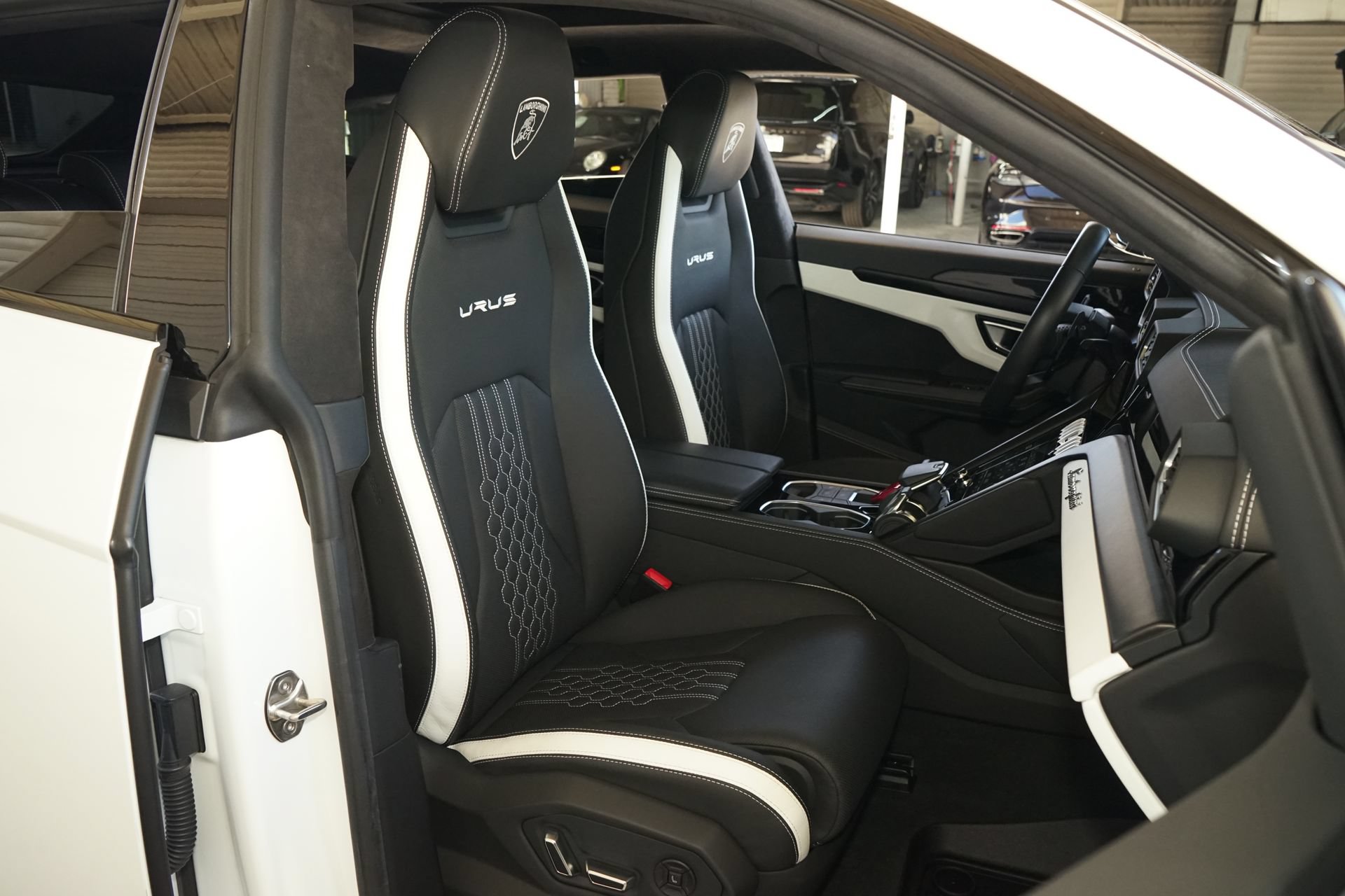 Used 2023 Lamborghini Urus S AWD/4WD image 9
