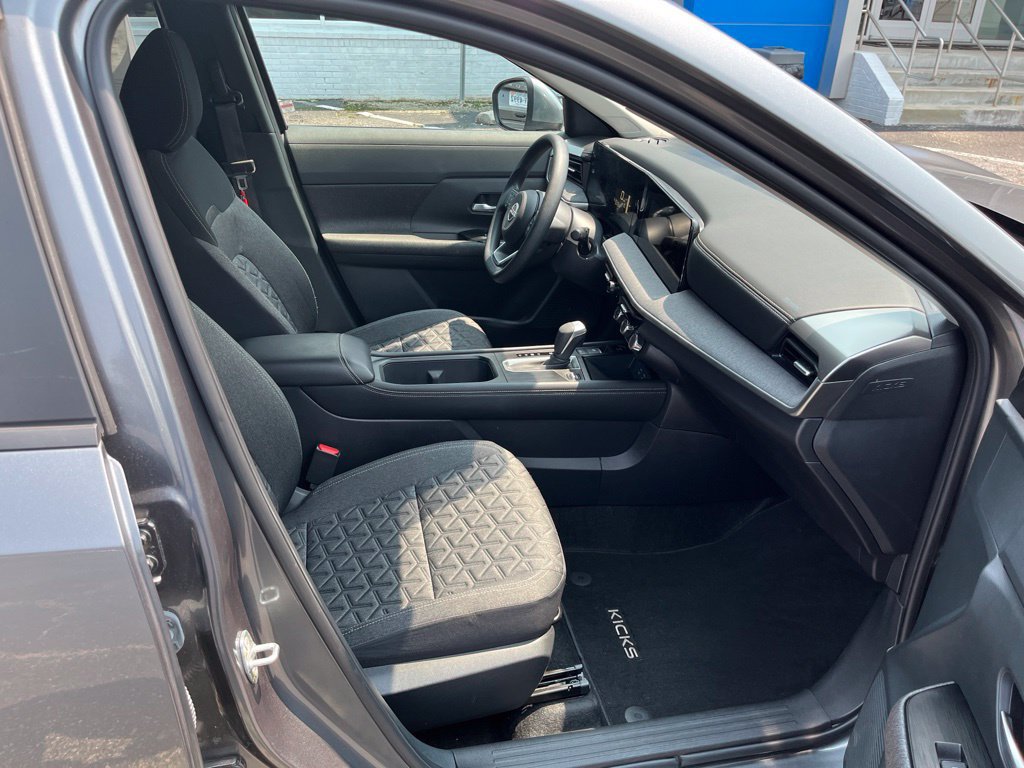 Used 2025 Nissan Kicks SV AWD/4WD image 47