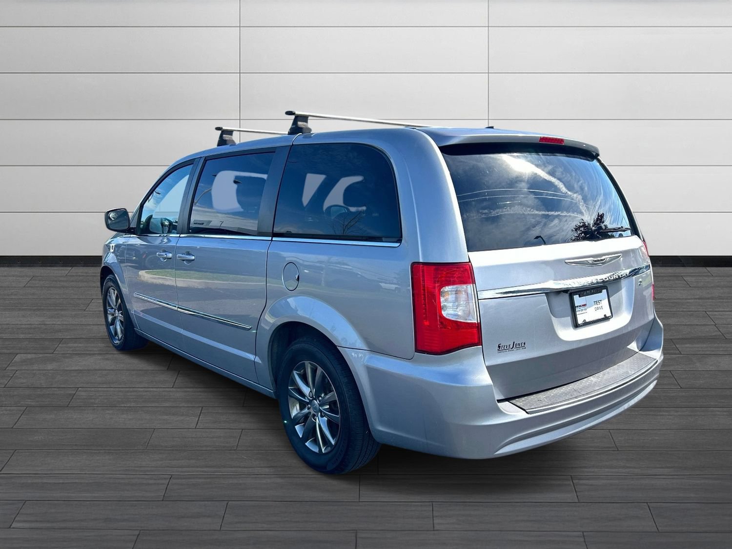 Used 2016 Chrysler Town & Country S w/ Driver Convenience Group FWD image 5