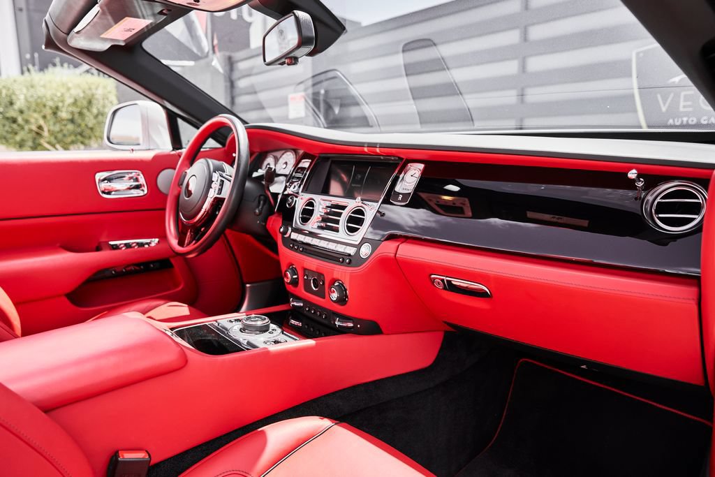 Used 2018 Rolls-Royce Dawn RWD image 38