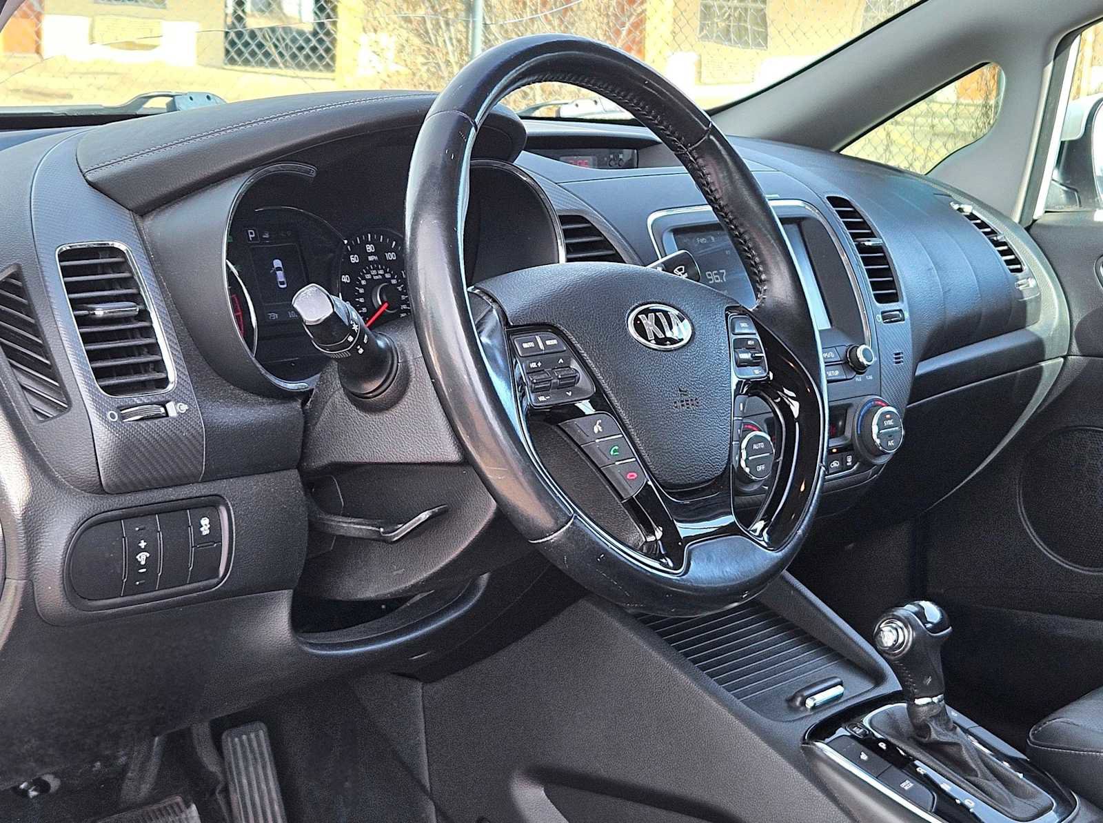 Used 2017 Kia Forte EX image 2