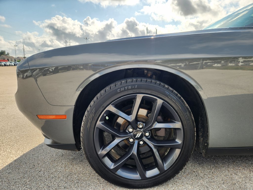 Used 2019 Dodge Challenger SXT w/ Blacktop Package RWD image 6
