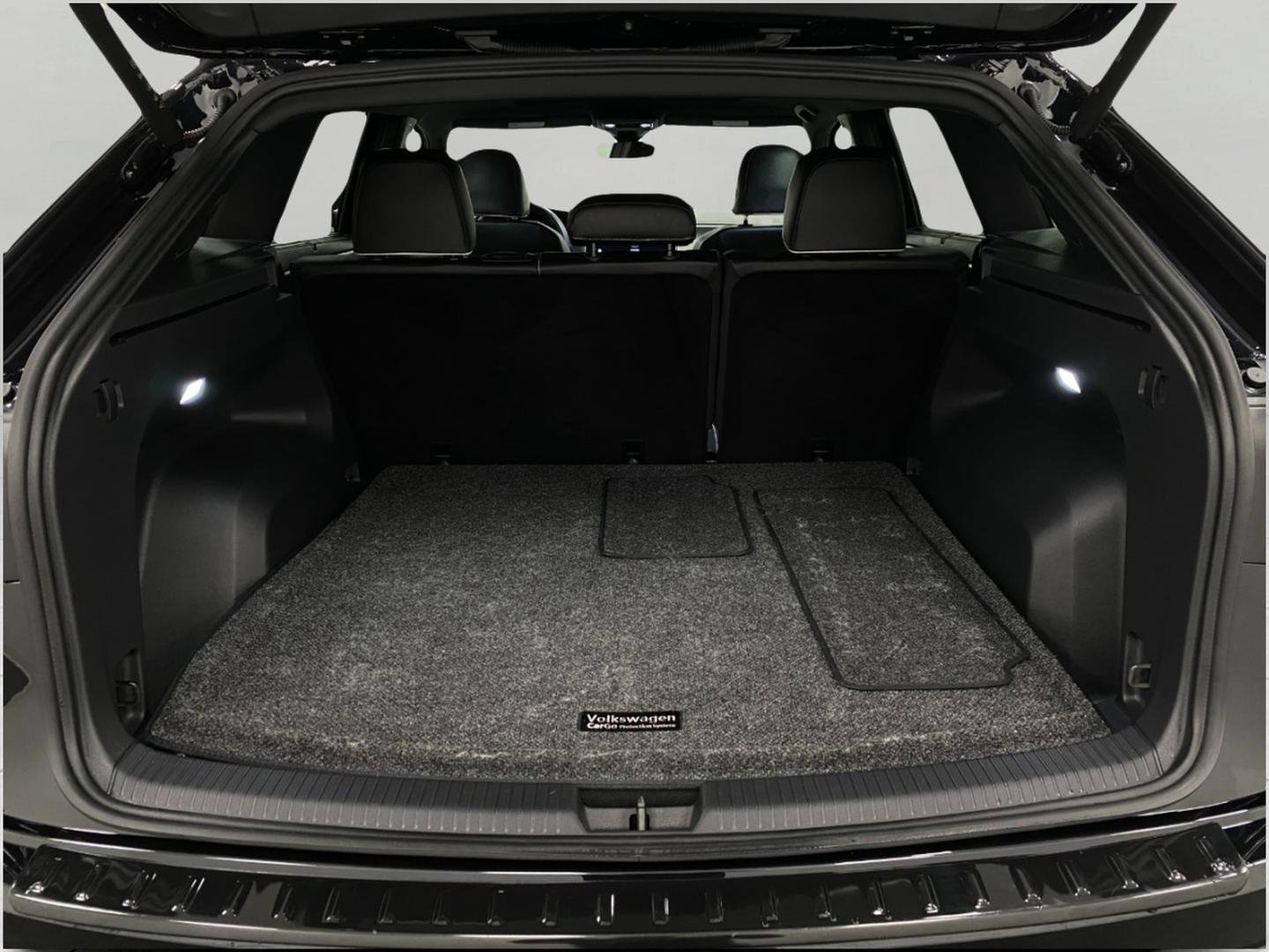 Used 2024 Volkswagen Atlas Cross Sport SEL Premium R-Line image 6