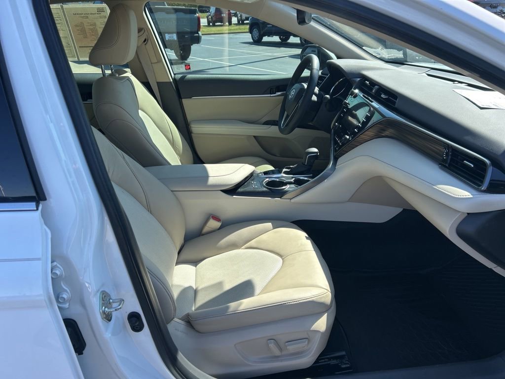 Used 2020 Toyota Camry XLE image 19